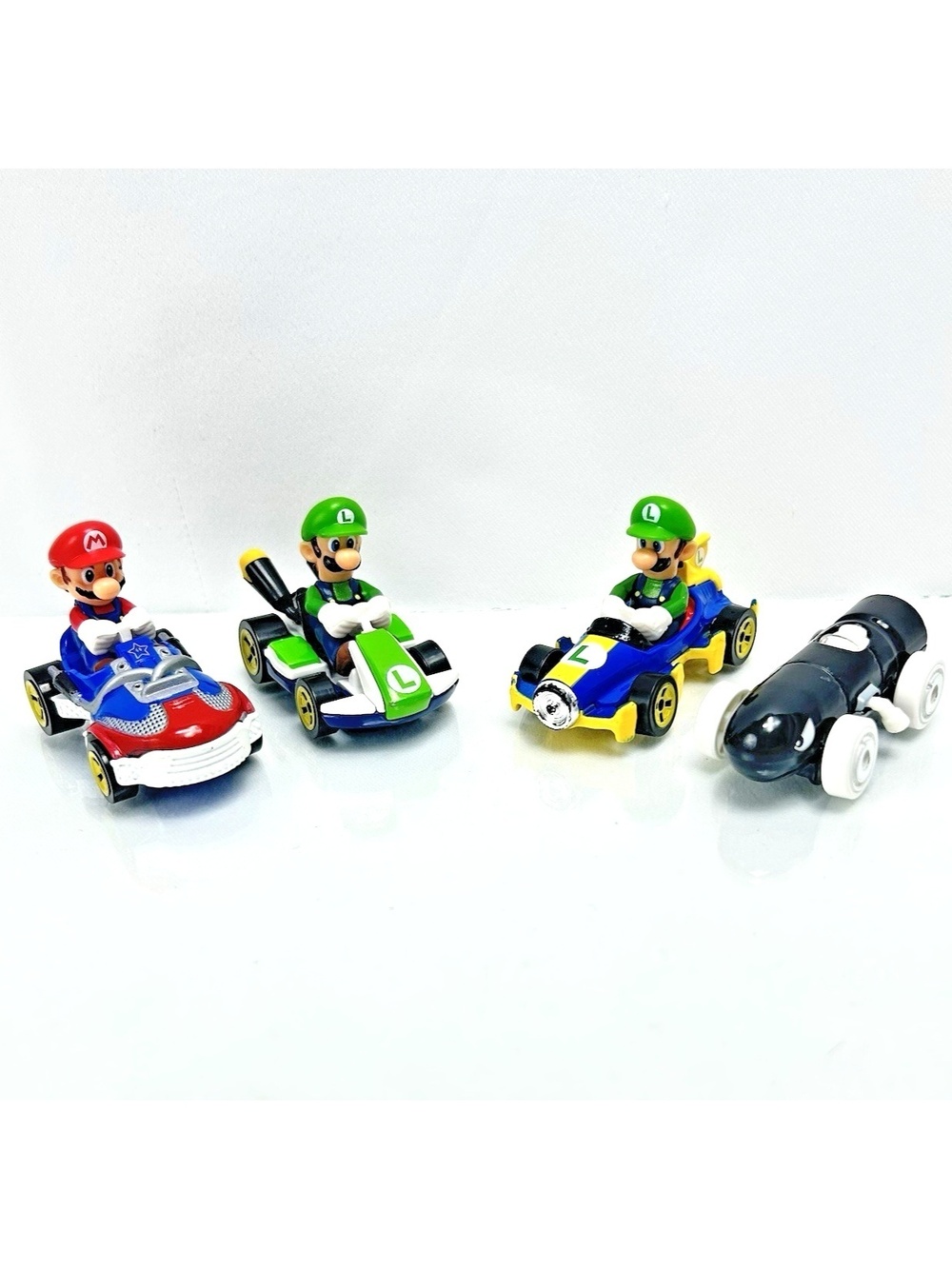 Hot Wheels Mario Kart Luigi Mach 8 Mario Sneeker Luigi Standard Bullet Bill 4328